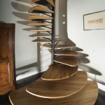 Escalera de caracol de madera de vertebrados