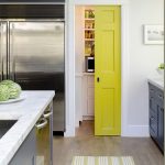 Puerta de cocina corredera amarilla
