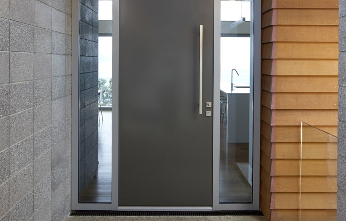 puerta de entrada de aluminio